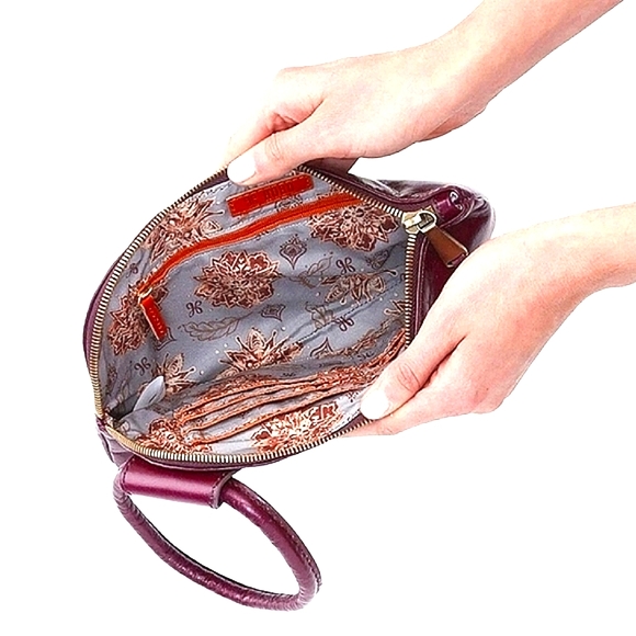 NWT HOBO Eggplant 'Sable' Leather Wristlet with Wanderlust Lining - Picture 2 of 8